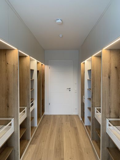 Exclusivo piso de 6 habitaciones con una suite principal, opción de refrigeración y dos grandes terrazas en la azotea – Ankleide - Master Suite