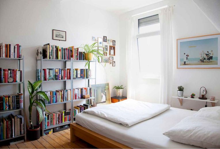 ALTBAU-CHARME! Einfach & günstig wohnen über den Dächern von Offenbach! – Schlafzimmer