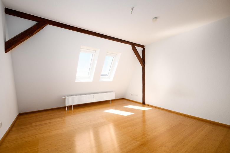 Altbau-Dachgeschosswohnung mit privater Dachterrasse am Adolfplatz — 127m², provisionsfrei – Schlafzimmer 