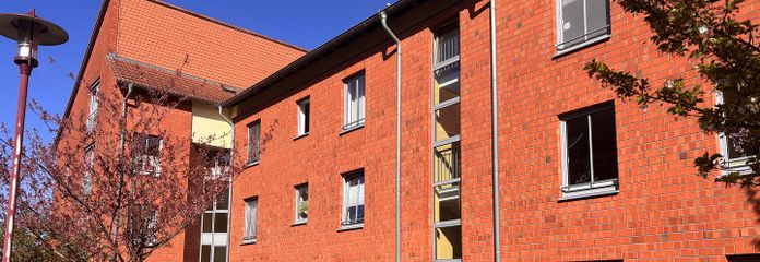 2‑Zimmer‑ETW von 1996 – Bahnhofsnähe & in wenigen Minuten per Rad in der Rostocker City – Außenansicht
