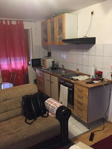 Wohnzimmer u. Küche 