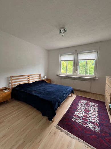 Sehr großzügige u. helle 3-Zimmer-Wohnung mit Balkon und Garten - modern renoviert mit Glasfaser – Schlafzimmer