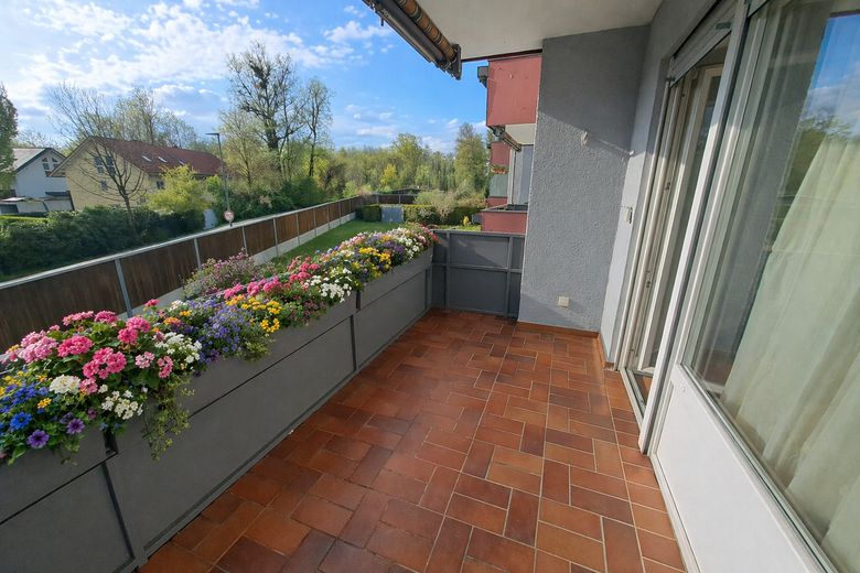 Großzügige 4-Zimmer-Wohnung in Rosenheim mit 2 Bädern & 2 Balkonen – Balkon groß