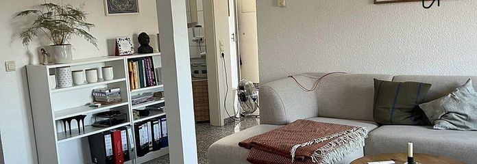 Cosy 2-room penthouse apartment with balcony and fitted kitchen in Wehr – Wohnzimmer