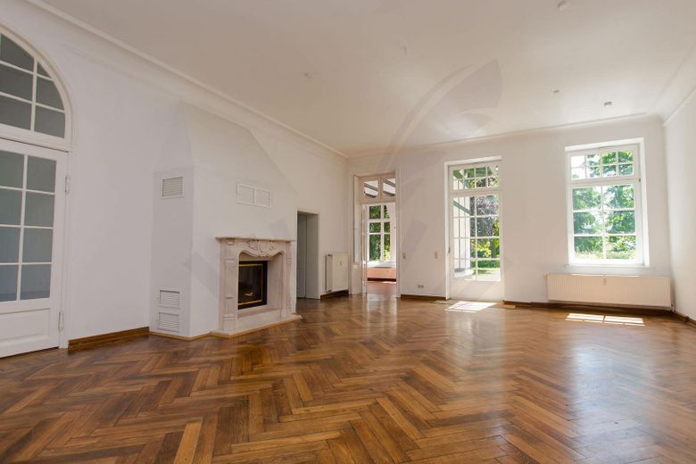 Wohnzimmer mit Kamin