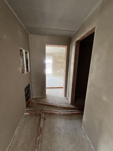 Erstbezug! Großzügige 3-Zimmer Neubau QNG Wohnungen in Langenmosen bei Schrobenhausen! – Gang