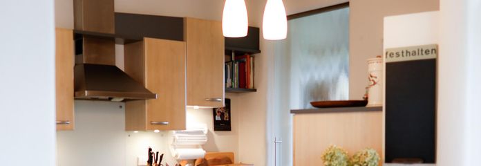 Küche mit Tür zum HWR