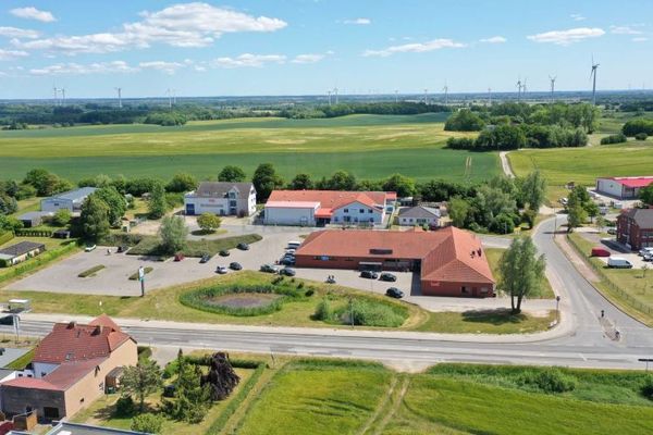 Rostock yakınlarında Satow’da yaklaşık 770 m²’lik uzman mağaza, otopark yerleri, yerel perakendeye büyük ihtiyaç