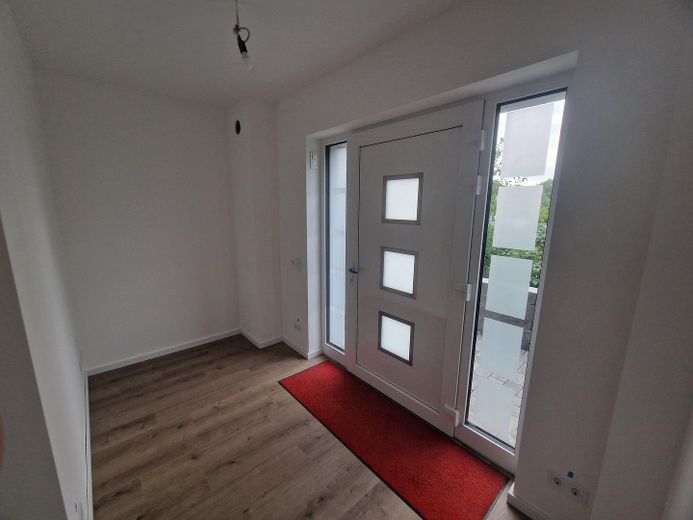 Erstbezug in Zepernick – Provisionsfreie KfW-40-EE Stadtvilla auf über 1.000 m² Grundstück – EG Eingangsbereich Diele