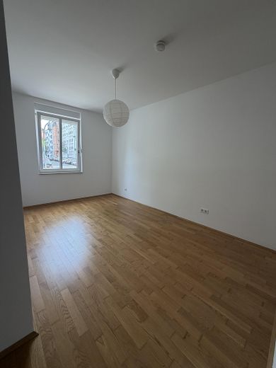 NEW modernized 2-room apartment with kitchen in the prime location – Foto 9