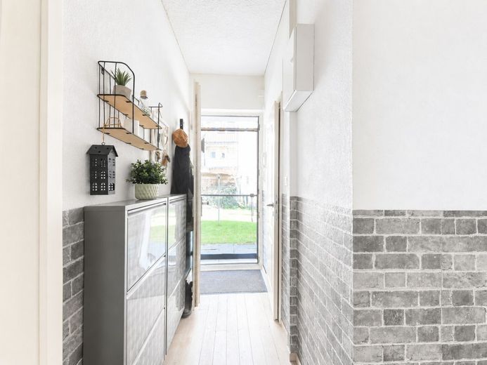 Seltene Gelegenheit mitten in Cuxhaven - 
Wohnung mit Gartenzugang und Terrasse – Freundlicher Eingangsbereich