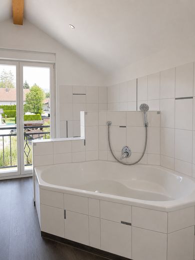 Sehr sonniges Holzhaus, KfW60, Isny-Großholzleute, EG barrierefrei, – Bad Toilette DG