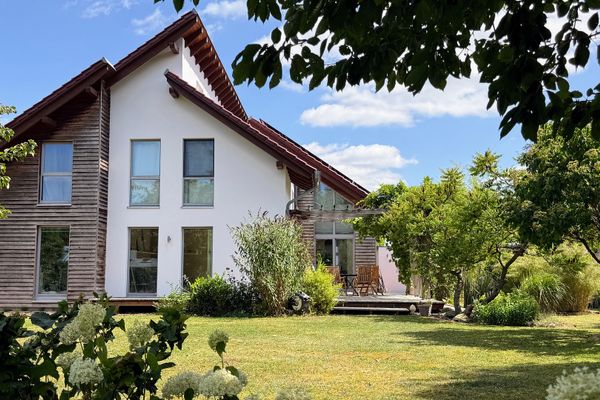 Світлий архітекторський будинок | 224 м² | 7 кімнат | A+ | Фотоелектрика та геотермальне опалення | без комісії