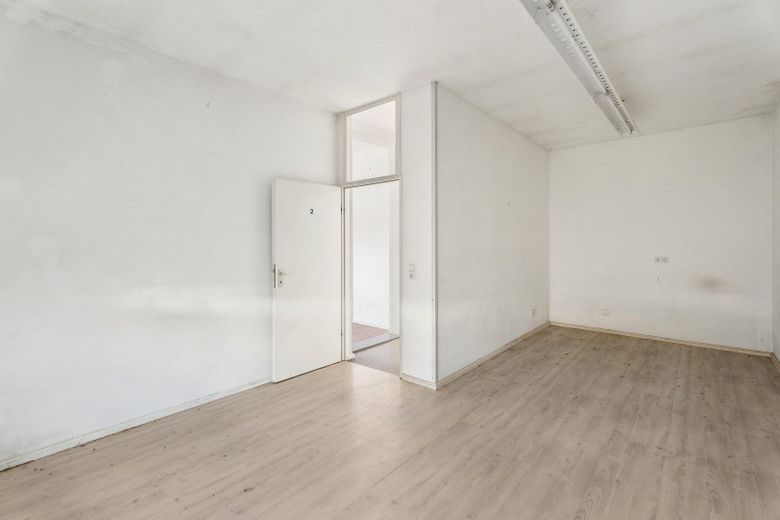 RENDITE > 7% mgl. o. Eigennutzung und Kapitalanlage kombiniert-MFH mit Ausbaupotenzial rd.350 m2 – Wohnung EG 3 Zimmer
