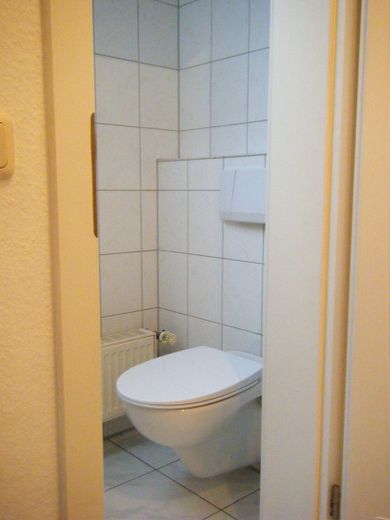 2-Zimmer-DG-Wohnung mit Balkon in Einhausen direkt am Feldrand mit Waldblick – Gäste-WC