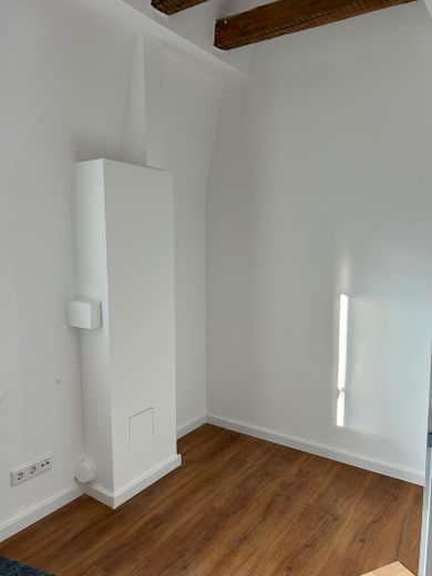 Pierwsze zasiedlenie po remoncie – Umeblowany pokój w mieszkaniu współdzielonym premium dla kobiet we Frankfurcie-Eschersheim – Zimmer 4 