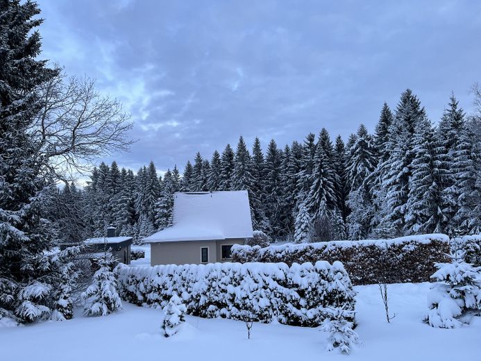 Haus auf 900 m ü NN am Auersberg im Erzgebirge – Das Haus