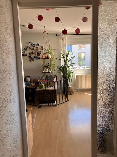 Blick Flur in Wohn-Esszimmer