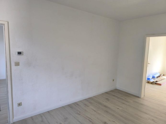 Schöne und renovierte 2,5-Zimmer Wohnung – Wohnzimmer2