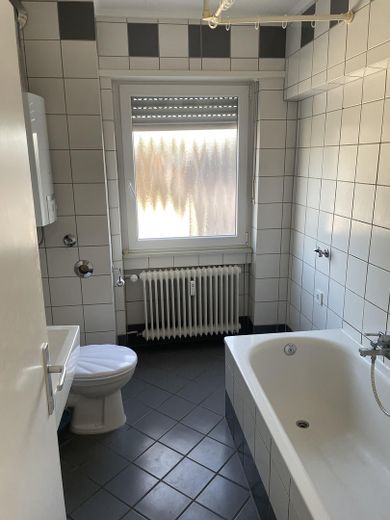 Appartement de 3 pièces avec grand balcon à Heusweiler – Bad