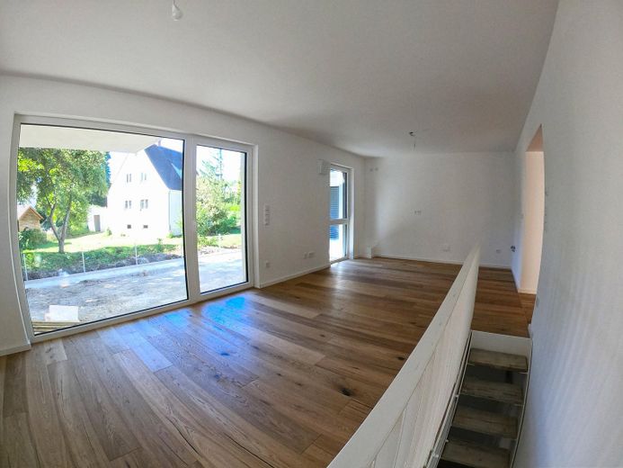 Moderno appartamento al piano terra con giardino e seminterrato - Prima occupazione! Disponibile da subito! – Wohn/Essbereich