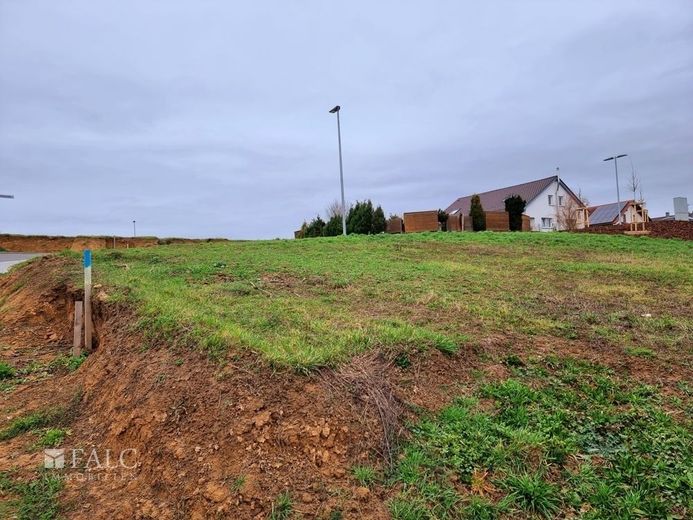 Grundstück - 574 m² - ideal für Neubau von zwei DHH oder EFH – Außenansicht