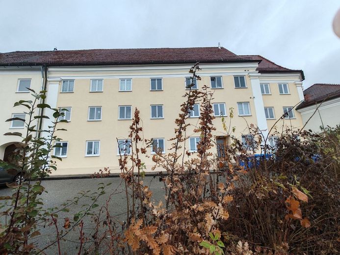 Vermietetes Wohnhaus im Klosterensemble in Gars am Inn – Hausansicht Straßenseite