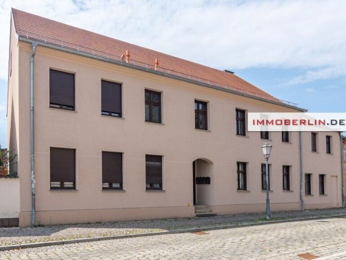 IMMOBERLIN.DE - Merkezi yenilenmiş, potansiyelli ve konut bölgesinde yer alan çok aileli bina – Fotoğraf 1
