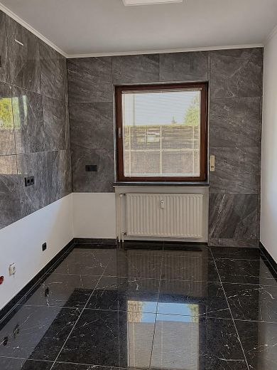 Ffm-Sachsenhausen: seltene Gelegenheit! 3 ZKB im EG, 93m² mit großer Terrasse + 75m² Grünfläche! – Küche