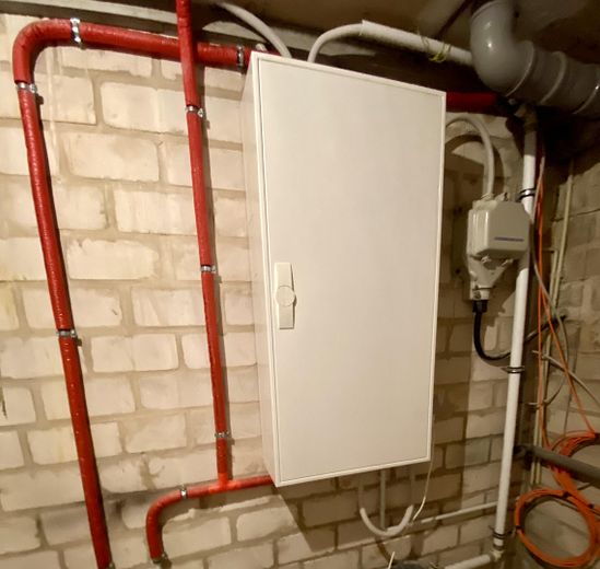 Keller neuer Stromkasten 