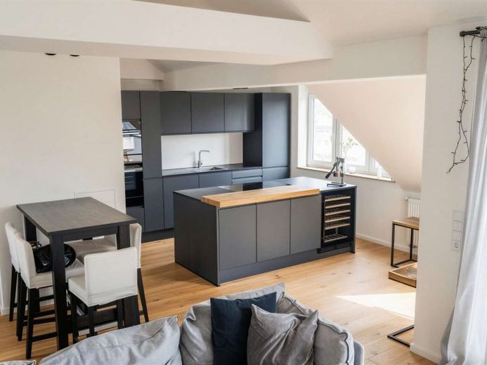 Neuwertige Dachgeschoss Wohnung über den Dächern von Neuehrenfeld! – Foto 1