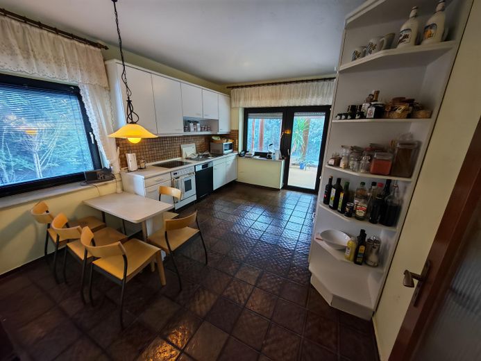 Raumwunder mit Einliegerwohnung & Doppelgarage - provisionsfrei - Erbpacht – Küche