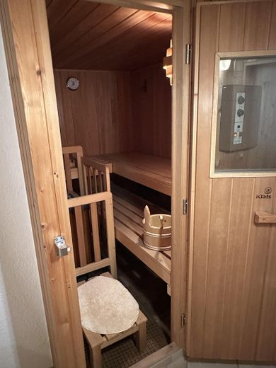 Mannheim-Wallstadt: Ruhiger Eckbungalow in sehr guter Wohnlage – Sauna UG