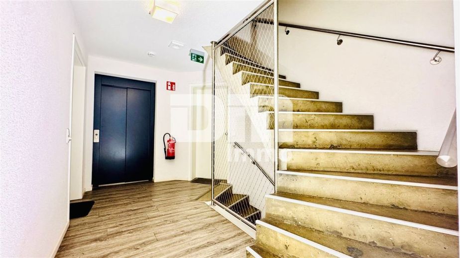 Moderne 4 Zimmer HP / EG Wohnung mit 2 Bädern und großer Terrasse direkt an der Uni – Treppenhaus