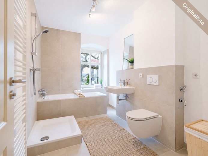Wunderschöne 4-Raumwohnung mit Terrasse, Garten und Stellplatz – Badezimmer