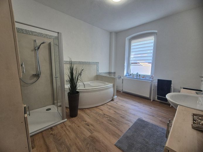 Elegante casa bifamiliare ristrutturata con terreno edificabile urbanizzato a Diemelsee-Adorf – Bad EG