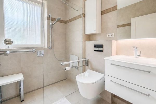 Approx. 115 m² of living and usable space. Modernized 2-room apartment with garage parking space & balcony