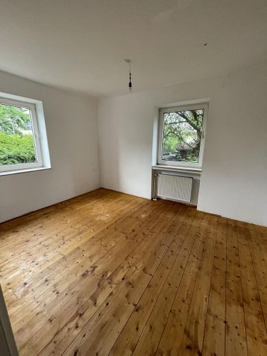 Charmantes Haus auf großem Grundstück in München Pasing – Erdgeschoss Zimmer N-O
