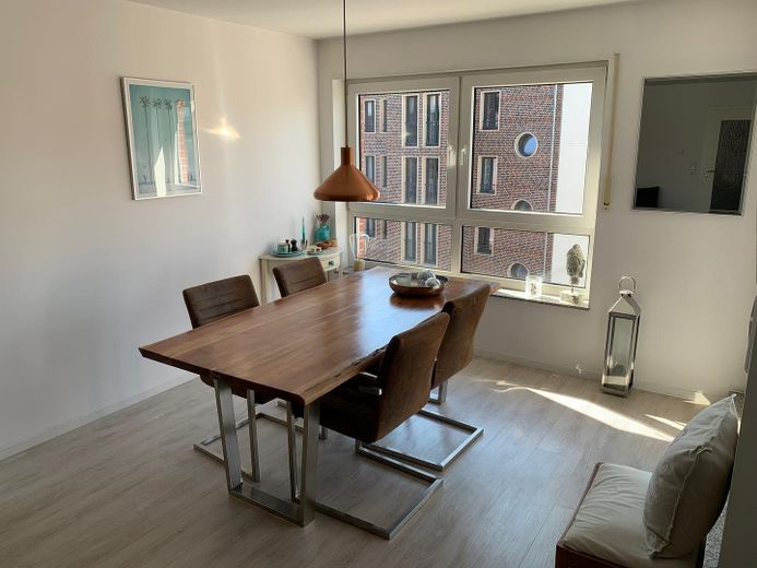 Helles Wohn‑/Esszimmer 