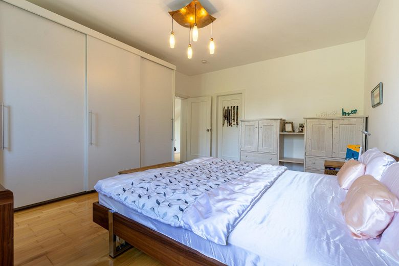 Hochwertiges Einfamilienhaus, 228 Wohnfl., 3 Etg., 5 Schlz., Terrasse, 2 Balkone, 3 Bäder & Sauna – फोटो 20