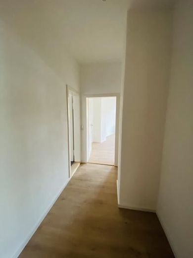 2-Zimmer mit neuem Laminat, neuem Bad mit Wanne und Dusche und in zentraler Lage! – IMG_9980