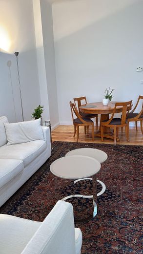 Wunderschöne vollmöblierte Altbau-Wohnung am Stadtpark Steglitz – Wohnzimmer