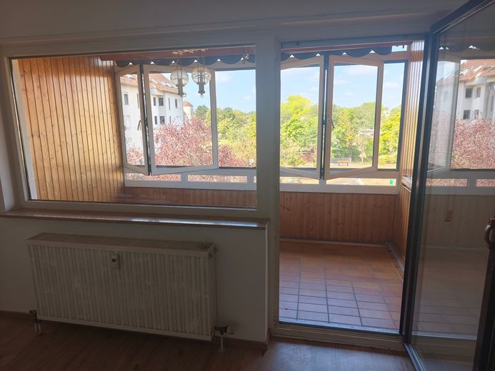 Freshly renovated 2-room condominium with winter garden, underground garage and view of greenery – private sale without broker commission – Foto 5