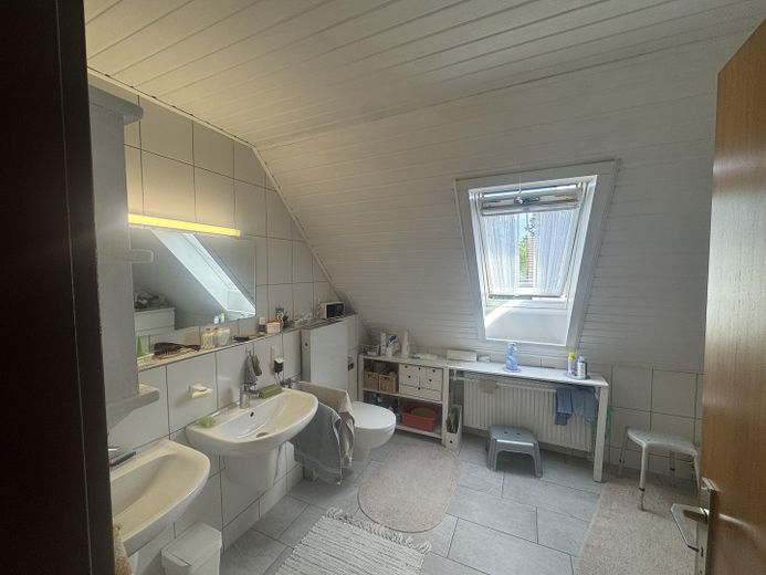 Großes Badezimmer