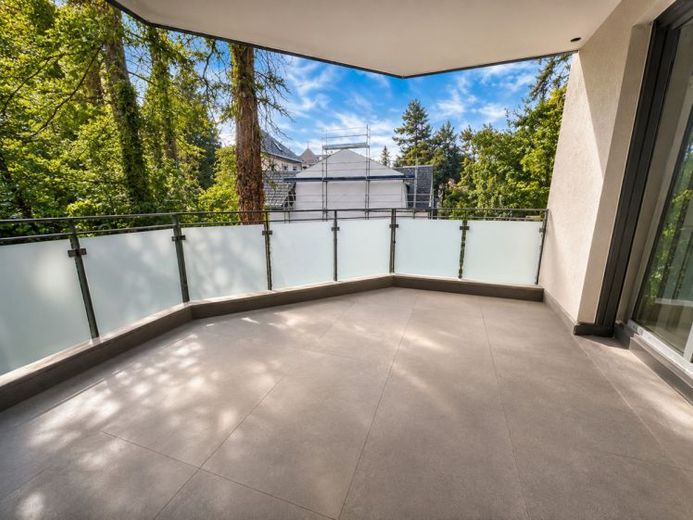4-RAUM WOHNUNG MIT GROSSEM ÜBERDACHTEM BALKON – Foto 1