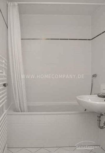 ***Belle maison de ville meublée de 3 pièces sur 2 niveaux au cœur de Munich – b3554408eb20a33d86ce2c87b7613918881b7806.jpg