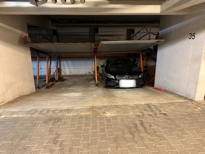 Spazio commerciale/studio/ufficio di rappresentanza a Bogenhausen – di fronte al Klinikum Rechts der Isar – TG Stellplatz unten links