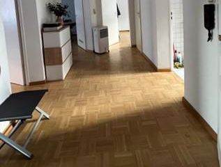Sehr gut geschnittene Altbauwohnung in der Nähe vom Main und Baseler Platz – Flur