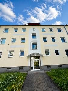 WOHNEN MIT BALKON  &  BLICK INS GRÜNE! – 1784570140_7cfe147.jpg