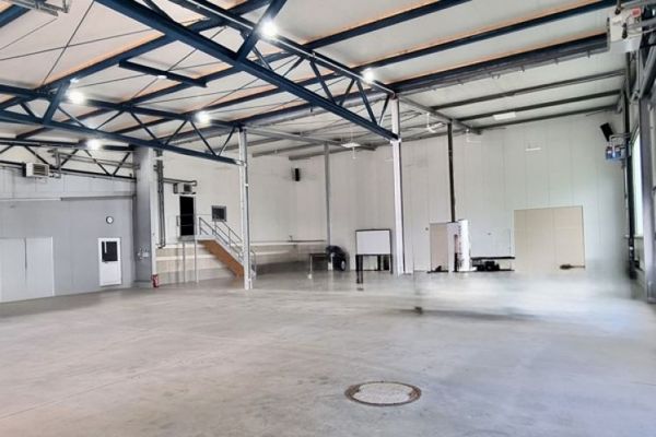 Capannone commerciale di circa 500 m² per produzione, officina, magazzino vicino alla B 17